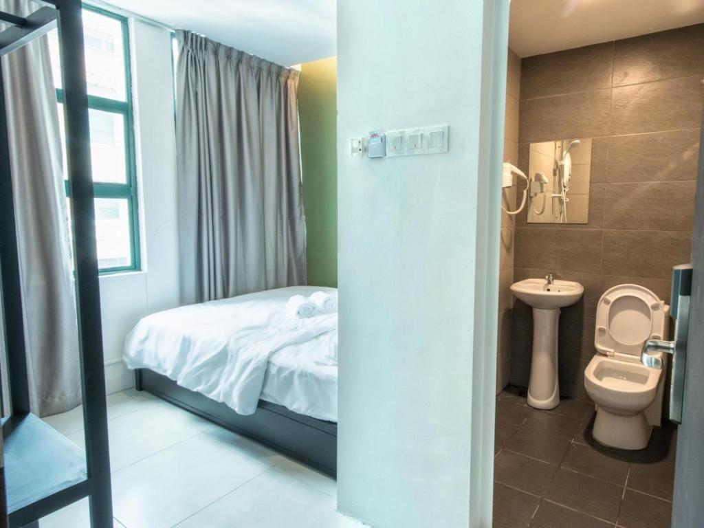 Econtel Queensbay Sungai Dua Bukit Ngoại thất bức ảnh